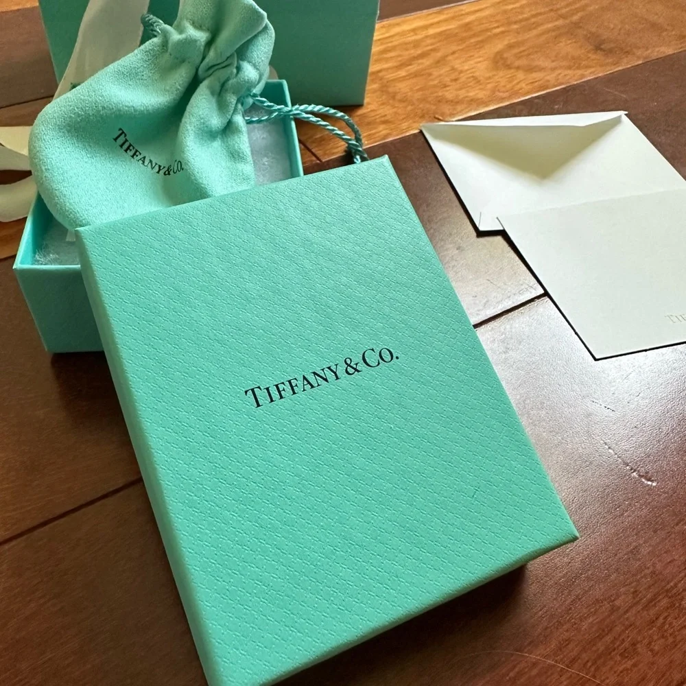 Tiffany - Picture 4 of 5